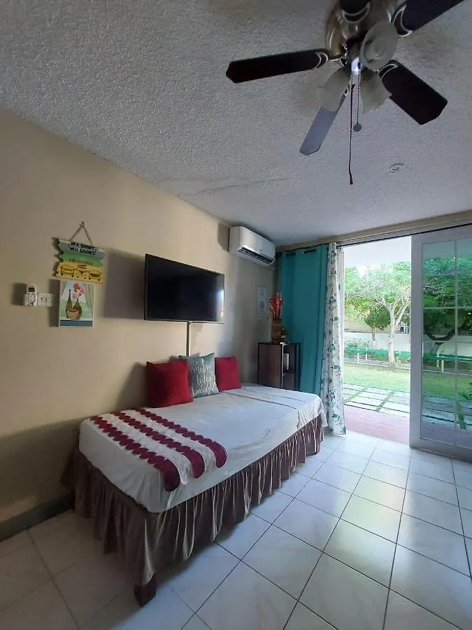 Rosi Ocean Sand Hotel Apt Ocho Rios
